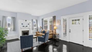 House, Multiple Beds, Patio, Garden View (2nd Ave East Lake Craftsman) | Interior