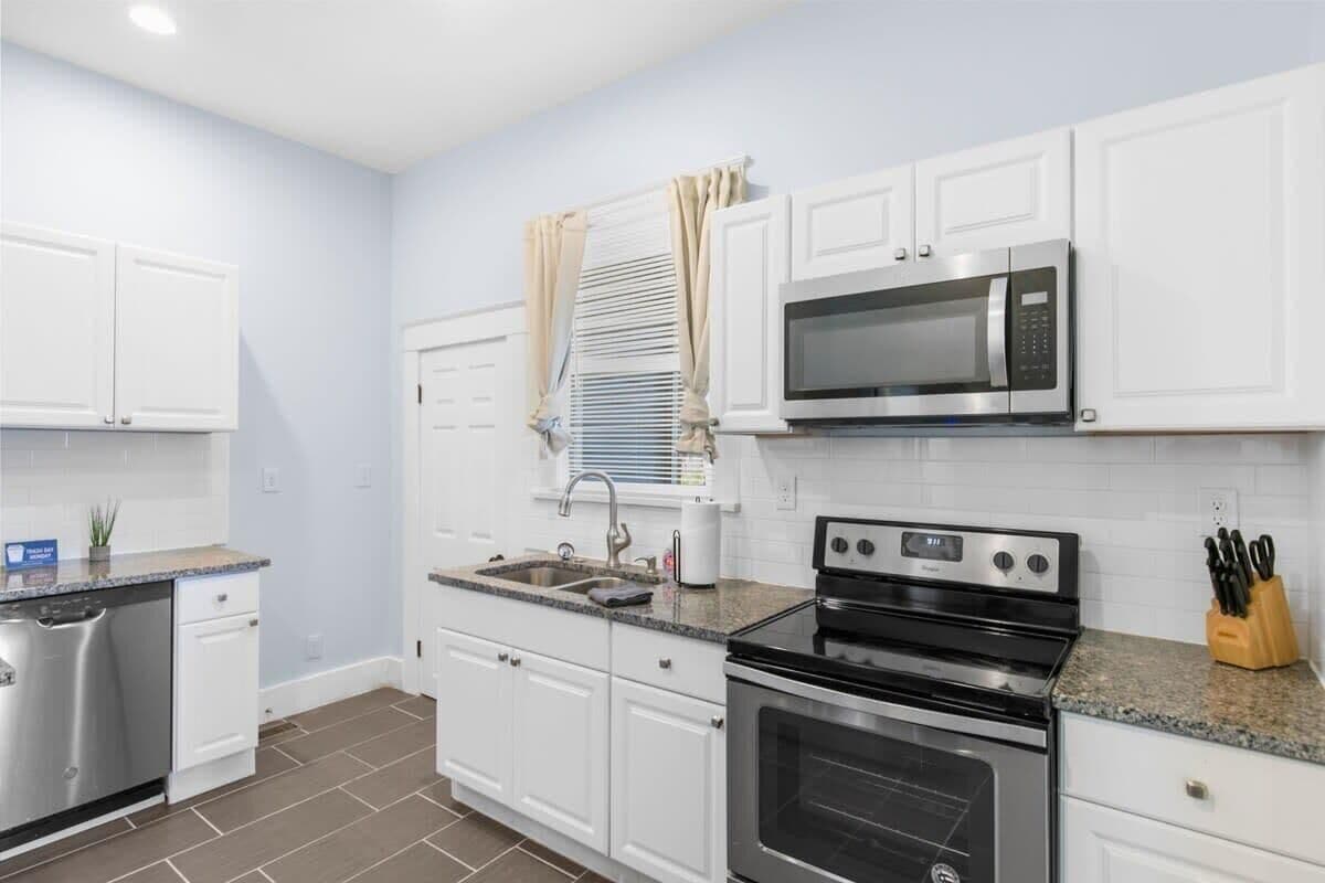 House, Multiple Beds, Patio, Garden View (2nd Ave East Lake Craftsman) | Private kitchen | Coffee/tea maker