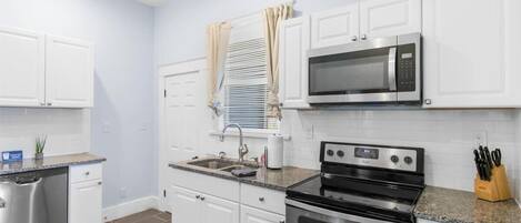 House, Multiple Beds, Patio, Garden View (2nd Ave East Lake Craftsman) | Private kitchen