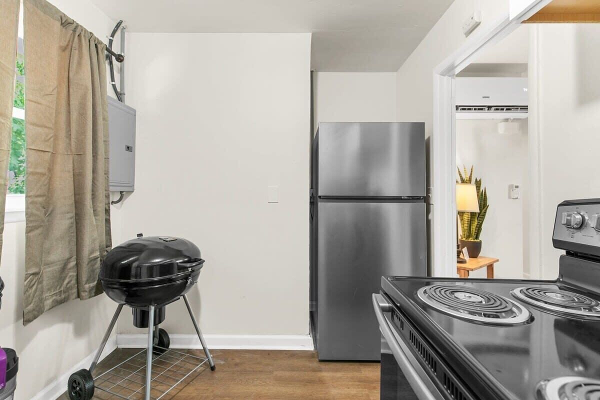 Maison, 1 très grand lit et 1 canapé-lit, patio, vue sur le jardin (12th Ave The Bricks - Unit 3) | Cuisine privée | Cafetière-théière