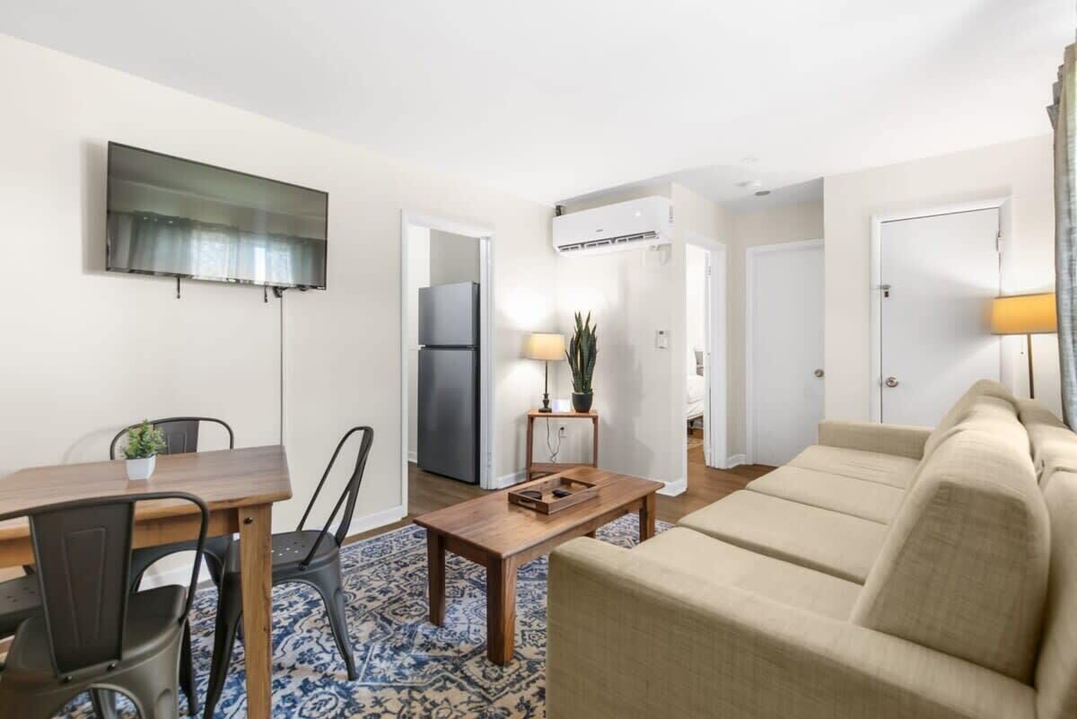 House, 1 King Bed with Sofa bed, Patio, Garden View (12th Ave The Bricks - Unit 3) | Living area