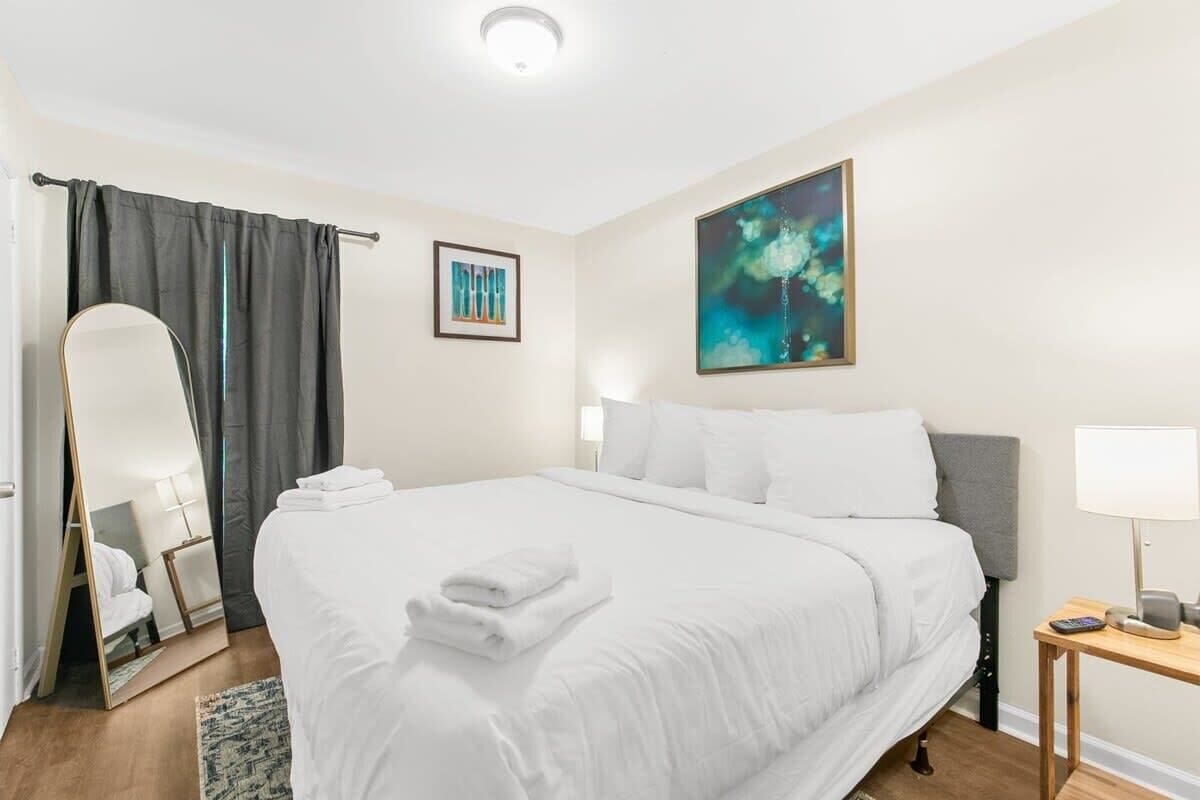 House, 1 King Bed with Sofa bed, Patio, Garden View (12th Ave The Bricks - Unit 3) | 1 bedroom, individually decorated, individually furnished, bed sheets