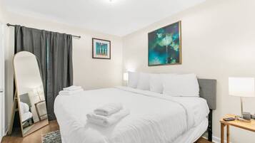 House, 1 King Bed with Sofa bed, Patio, Garden View (12th Ave The Bricks - Unit 3)