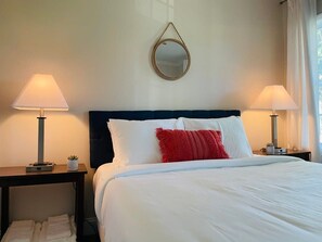 บ้านพัก, หลายเตียง, ลานระเบียง, วิวสวน (83rd Street Comfy Cottage) | 3 ห้องนอน, ห้องพักตกแต่งอย่างมีเอกลักษณ์, ตกแต่งพิเศษโดยเฉพาะ