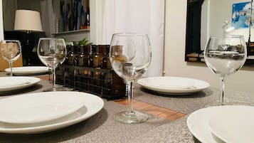 하우스, 침대(여러 개), 파티오, 정원 전망 (83rd Street Comfy Cottage) | 3 개의 침실, 각각 다른 스타일의 인테리어, 각각 다르게 가구 비치, 침대 시트