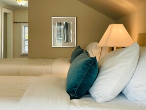 Maison, plusieurs lits, patio, vue jardin (83rd Street Comfy Cottage) | 3 chambres, Wi-Fi gratuit
