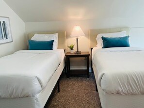 Nhà, nhiều giường, sân hiên, quang cảnh vườn (83rd Street Comfy Cottage) | 3 phòng ngủ, truy cập Internet không dây miễn phí