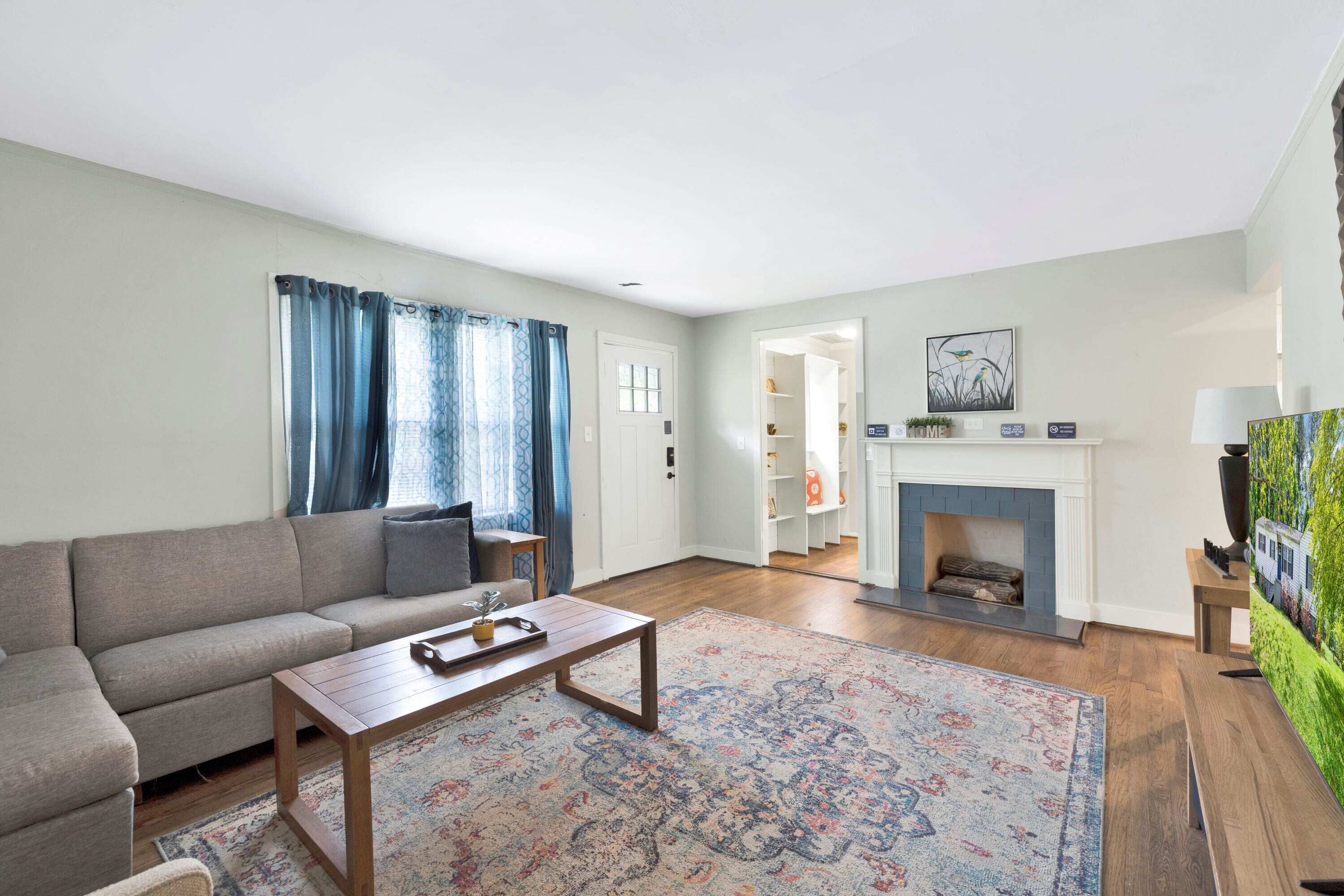 House, Multiple Beds, Patio, Garden View (86th Cozy Coop) | Living area | Fireplace