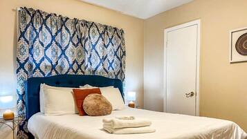 House, Multiple Beds, Patio, Garden View (Boswell Bungalow 2) | 3 bedrooms, free WiFi