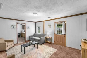 Huis, Meerdere bedden, terras, uitzicht op tuin (Terrace G Cozy Ranch) | Woonruimte