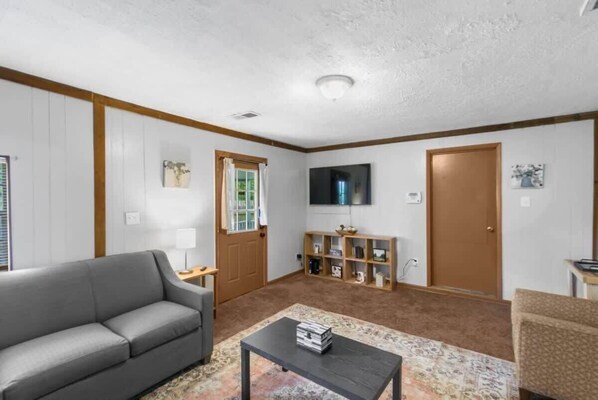 Maison, plusieurs lits, patio, vue jardin (Terrace G Cozy Ranch) | Coin séjour