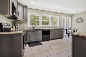 Private kitchen - Bethany A American Retreat (Huntsville)