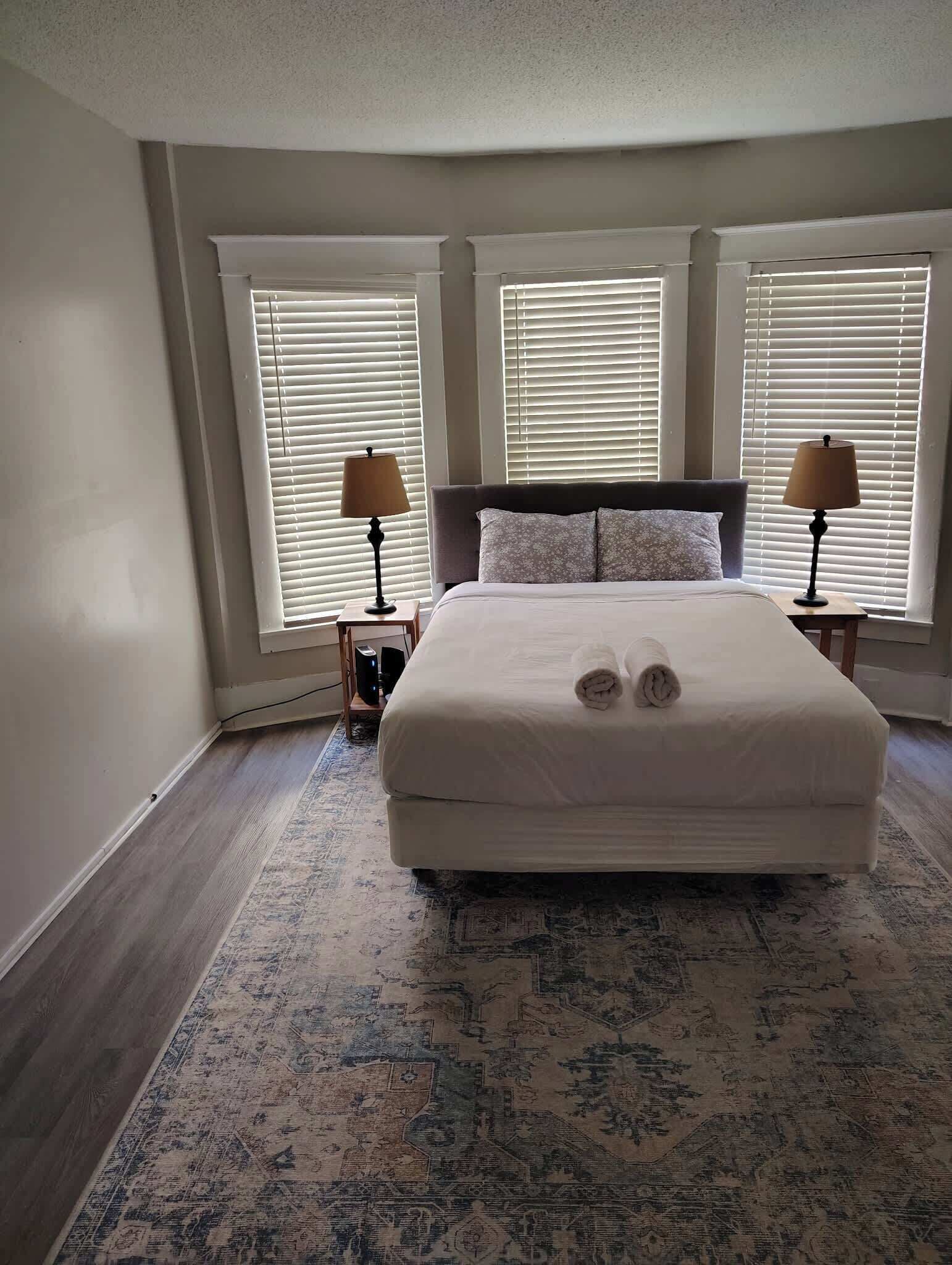 5 bedrooms, individually decorated, individually furnished, bed sheets