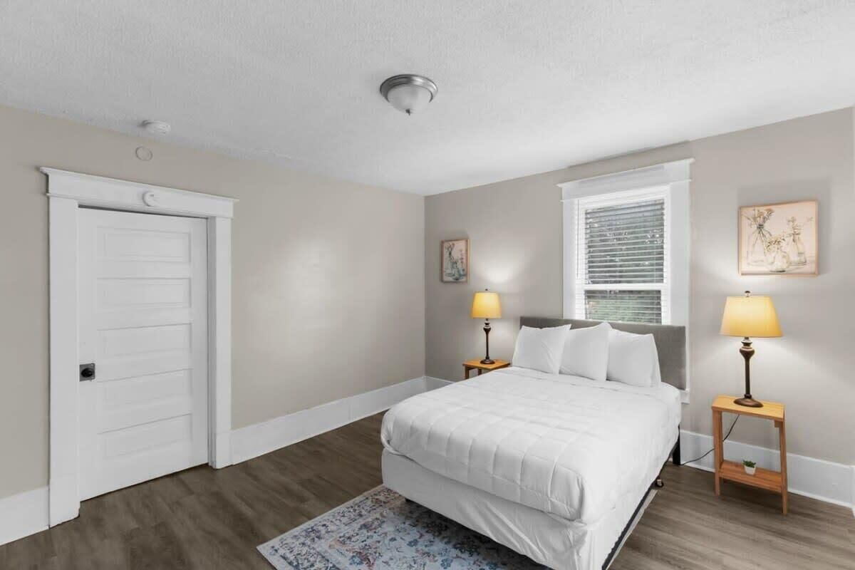 Rumah, Beberapa Tempat Tidur, patio (29th Street Ensley Heights Hideaway 1) | 5 kamar tidur dan didekorasi berbeda-beda