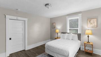 Rumah, Beberapa Tempat Tidur, patio (29th Street Ensley Heights Hideaway 1) | 5 kamar tidur dan didekorasi berbeda-beda