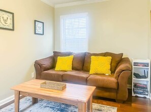 House, 1 King Bed with Sofa bed, Patio, Garden View (Schiffman Northeast Nook) | Living area | TV