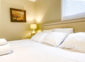 House, 1 King Bed with Sofa bed, Patio, Garden View (Schiffman Northeast Nook) | 1 bedroom, free WiFi