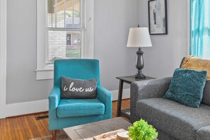 House, Multiple Beds, Patio, Garden View (49th Terrace Haven) | Living area