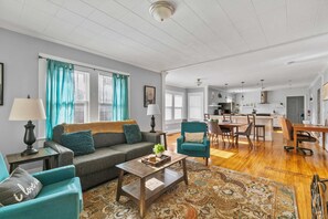 House, Multiple Beds, Patio, Garden View (49th Terrace Haven) | Living area - 49th Terrace Haven (Birmingham)