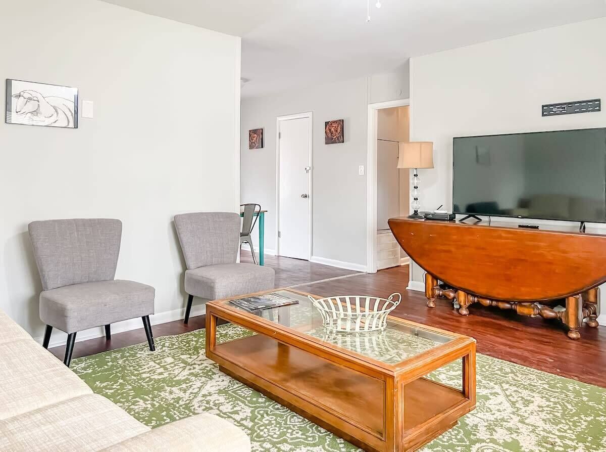 Talo, useita sänkyjä, patio, näköala puutarhaan (Boswell Bliss 3) | Oleskelualue