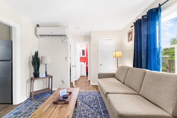 House, 1 King Bed with Sofa bed, Patio, Garden View (12th Ave The Bricks - Unit 1) | Living area