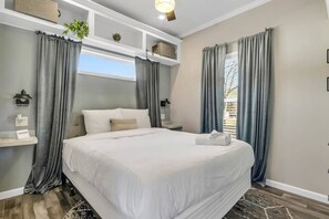 House, 1 Queen Bed with Sofa bed, Patio (Byrd 5 Little Byrd House)