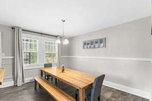 House, Multiple Beds, Patio, Garden View (52nd Ensley Chic) | Dining