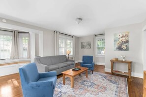 Hus, flere senger, terrasse, hageutsikt (52nd Ensley Chic) | Oppholdsområde