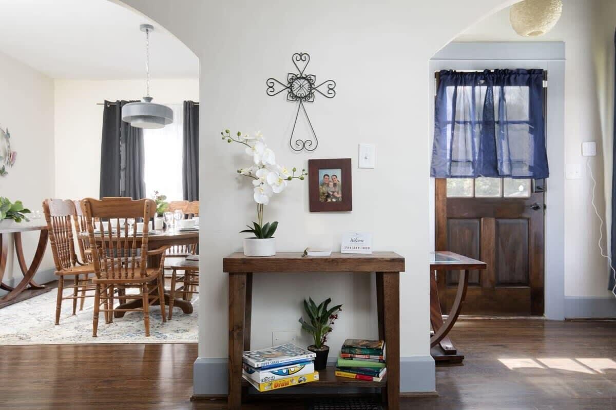 House, Multiple Beds, Patio, Garden View (4th Ave East Lake Stunner) | Interior