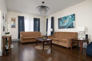 House, Multiple Beds, Patio, Garden View (4th Ave East Lake Stunner) | Living area