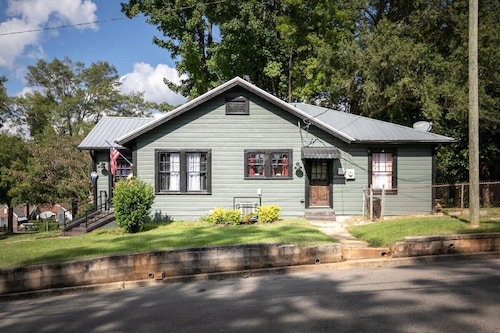 4th Ave East Lake Stunner