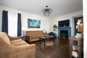 House, Multiple Beds, Patio, Garden View (4th Ave East Lake Stunner) | Living area