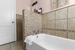 House, Multiple Beds, Patio, Garden View (57th Blushing Bungalow) | Bathroom
