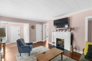 House, Multiple Beds, Patio, Garden View (57th Blushing Bungalow) | Living area - 57th Blushing Bungalow (Birmingham)