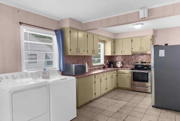 House, Multiple Beds, Patio, Garden View (57th Blushing Bungalow) | Private kitchen