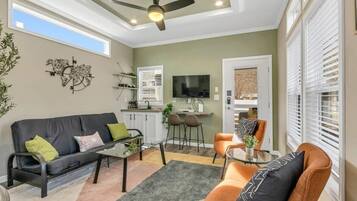 Casa, 1 cama Queen size y sofá cama, patio, vista a la montaña (Byrd 6 Cozy Byrd Nest) | Área de sala de estar