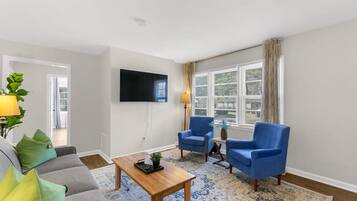 House, Multiple Beds, Patio, Garden View (Rose Drive Roost 2) | Living area