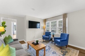 House, Multiple Beds, Patio, Garden View (Rose Drive Roost 2) | Living area