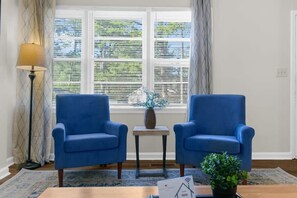 House, Multiple Beds, Patio, Garden View (Rose Drive Roost 2) | Interior