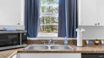 House, Multiple Beds, Patio, Garden View (Rose Drive Roost 2) | Private kitchen | Coffee/tea maker