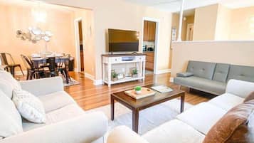 House, Multiple Beds, Patio, Garden View (Belvoir Drive Southern Charmer) | Living area