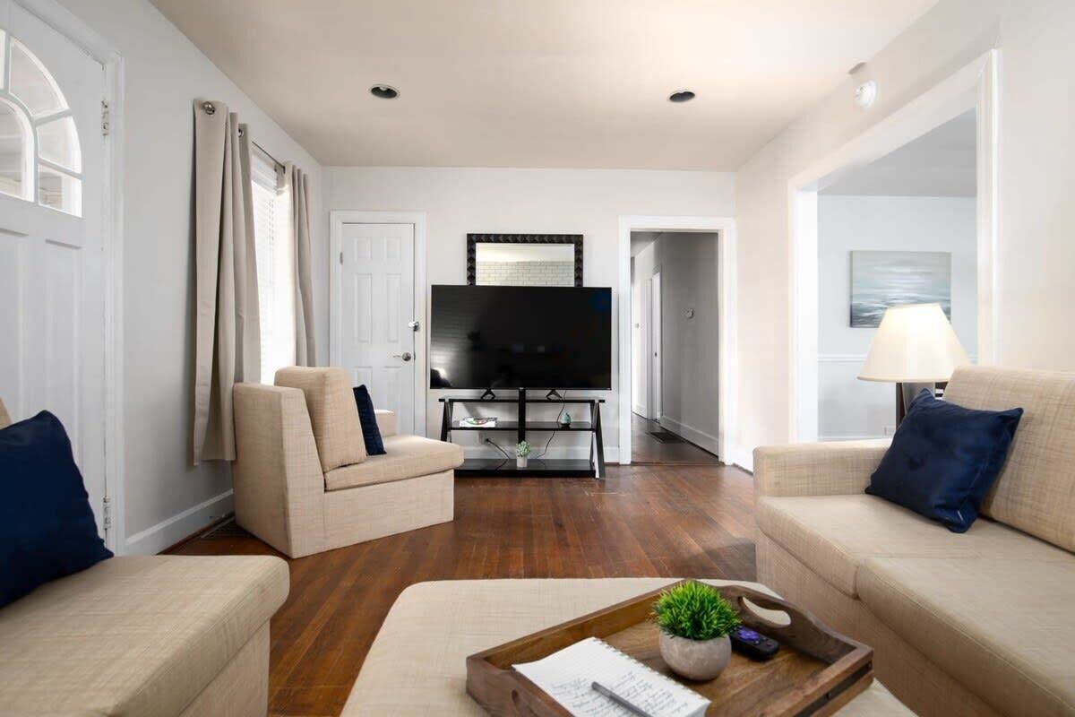 House, Multiple Beds, Patio, Garden View (21st Ave Bham Bungalow) | Living area