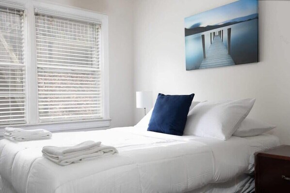 House, Multiple Beds, Patio, Garden View (21st Ave Bham Bungalow) | 3 bedrooms, individually decorated, individually furnished, bed sheets