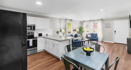 21st Street Evergreen Charm