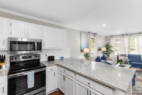 21st Street Evergreen Charm