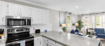 21st Street Evergreen Charm