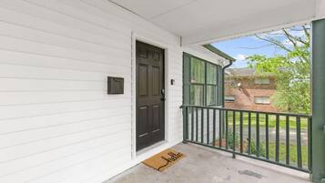 House, Multiple Beds, Patio, Garden View (21st Street Evergreen Charm) | View from room