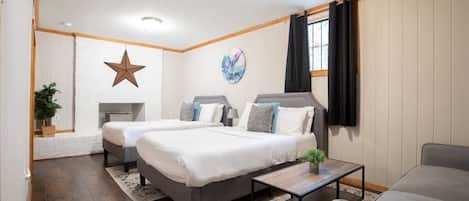 House, Multiple Beds, Patio, Garden View (Highland Drive Hideaway) | 4 bedrooms, individually decorated, individually furnished, bed sheets