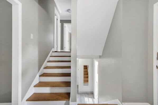 Interior - Gilmore Retro Pad (Madison)