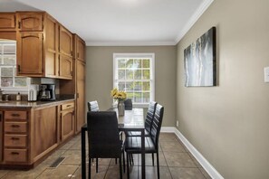 House, Multiple Beds, Pool Access, Pool View (Gilmore Retro Pad) | Dining
